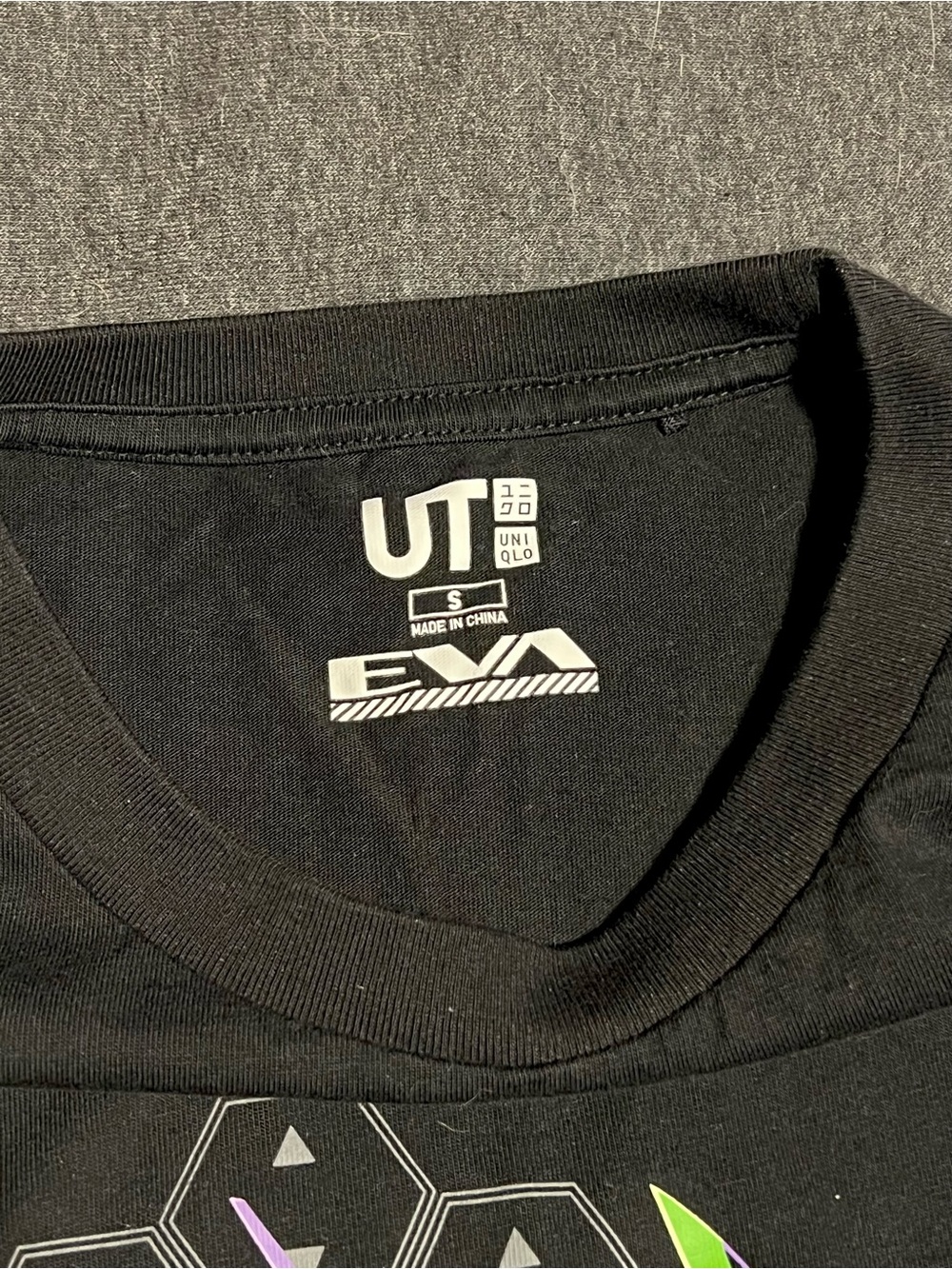 Uniqlo UT Evangelion "Unit-01 Berserk" anime tee // small - Picture 3 of 3